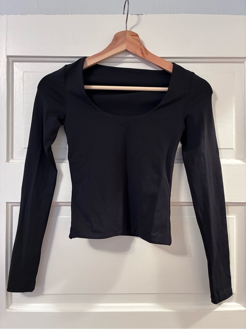 Aritzia Original Contour Astral Women’s Black Scoop Neck Long Sleeve Top XS - Picture 5 of 9